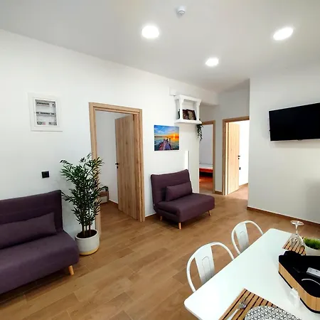 Downtown Haven Apartment Leonidio