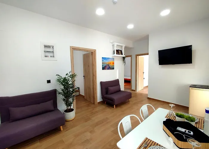 Downtown Haven Apartament Leonídion